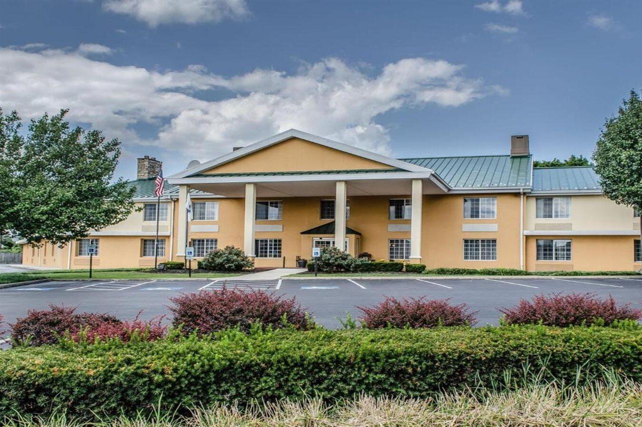 Baymont By Wyndham Harrisburg Hotel Exterior photo