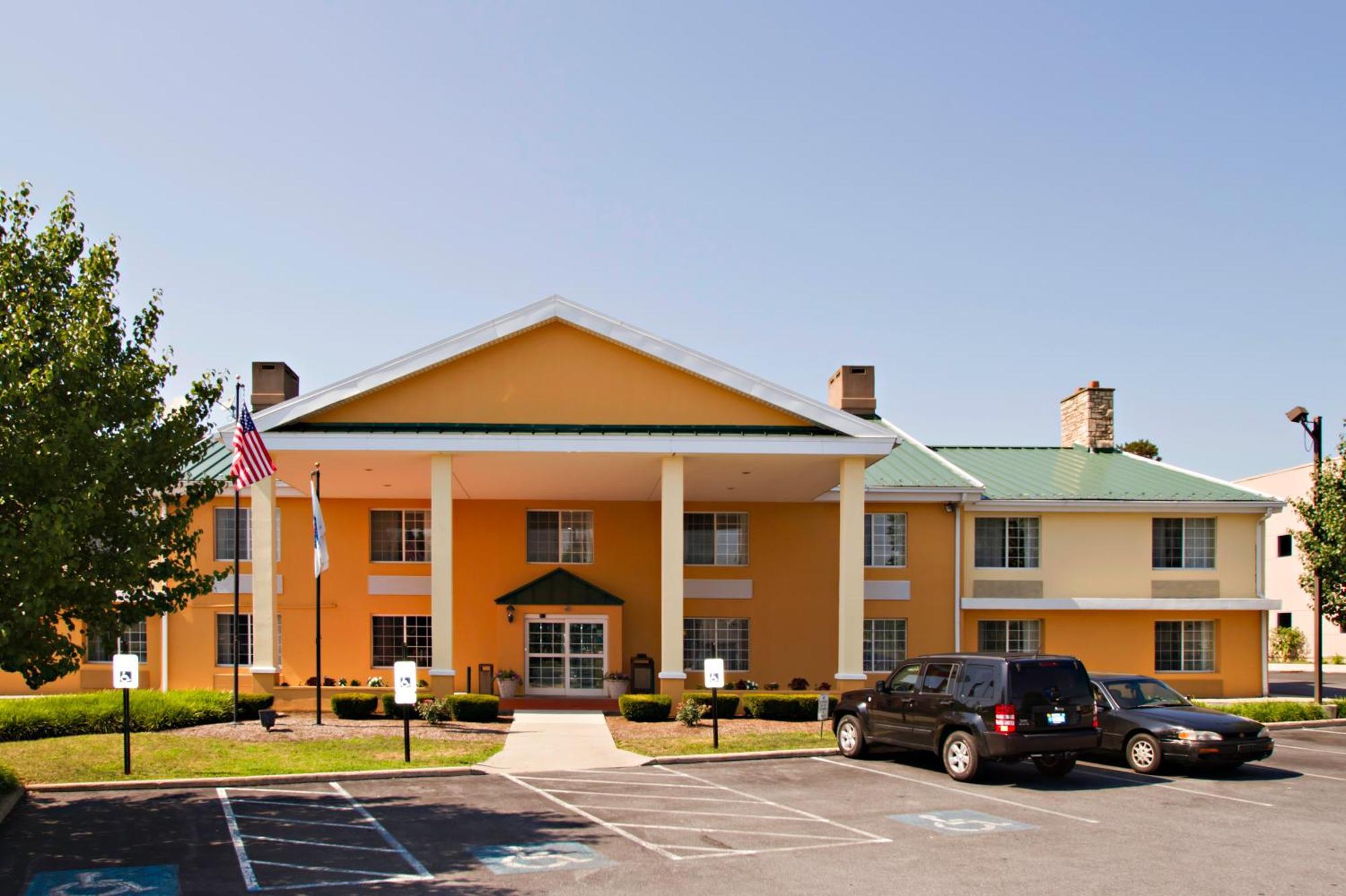 Baymont By Wyndham Harrisburg Hotel Exterior photo